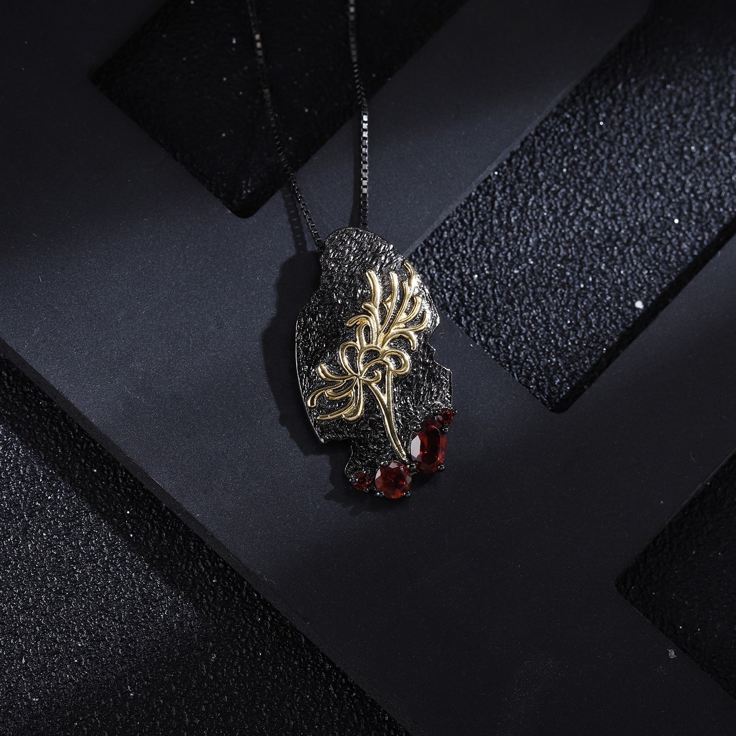 Collar de Árbol de vida de Granate - Cherine Jewelry