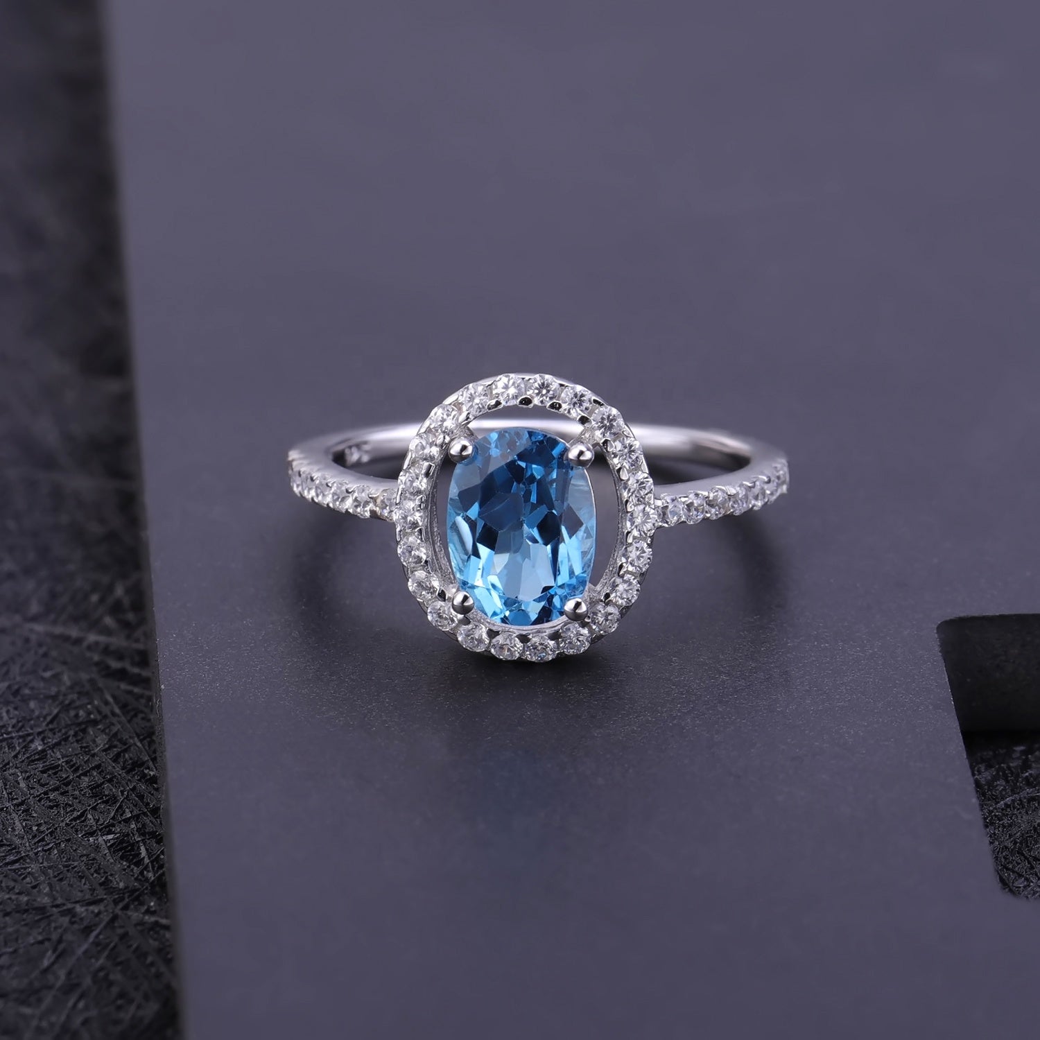 Anillo de Topacio Azul Suizo con aro de Zirconia Cúbica - Cherine Jewelry