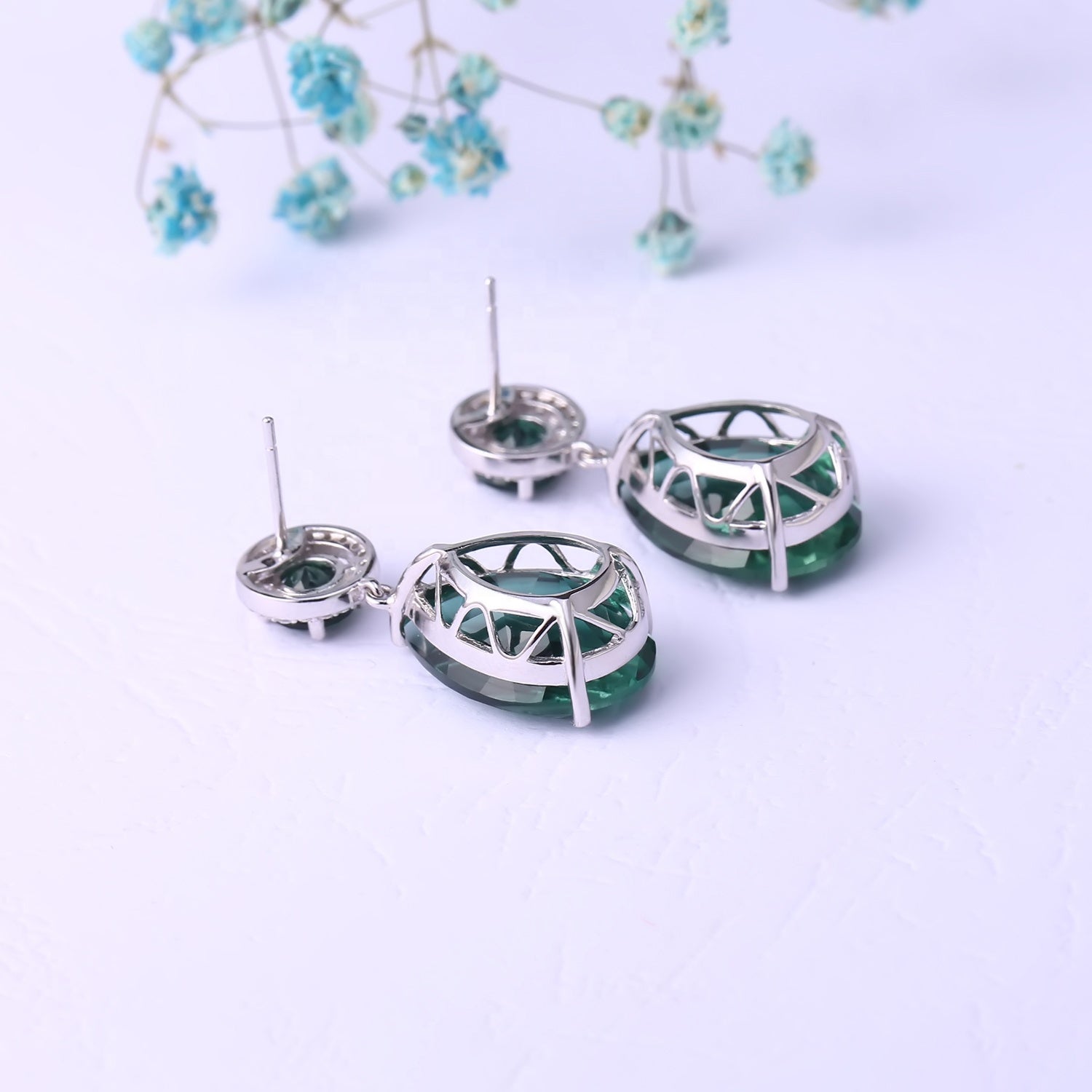 Aretes en forma de gota de Esmeralda - Cherine Jewelry