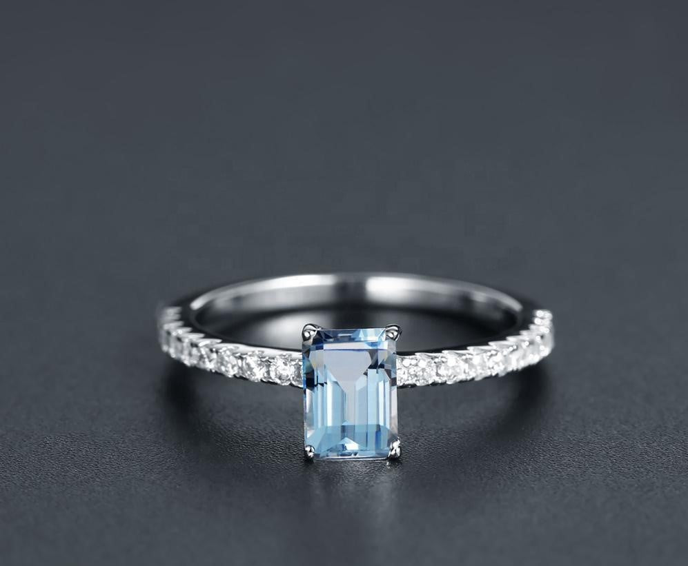 Anillo de Topacio azul cielo rectangular - Cherine Jewelry