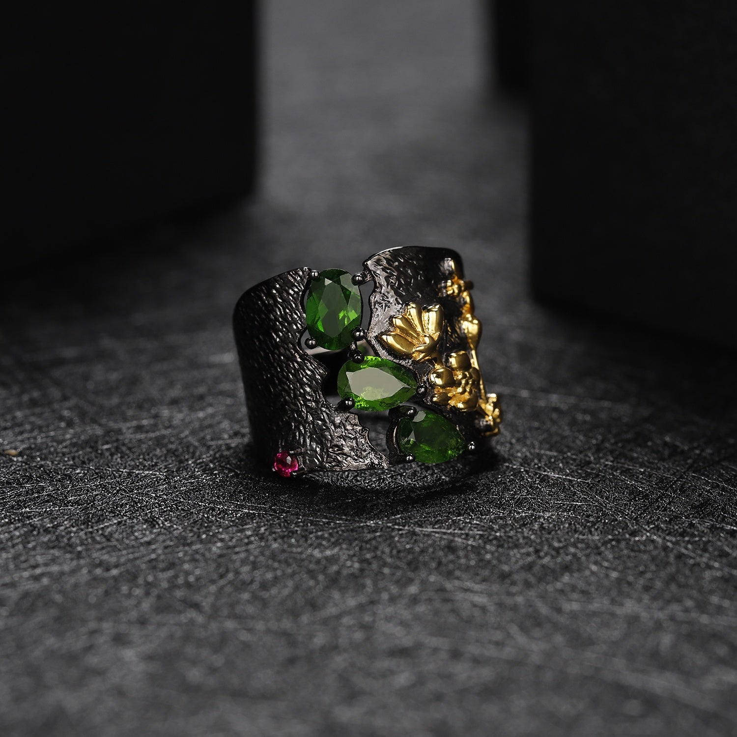 Anillo de flores con Diópsido de cromo verde - Cherine Jewelry