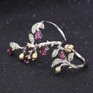 Anillo doble de flores con Granate Rodolita y Nano Peridoto - Cherine Jewelry