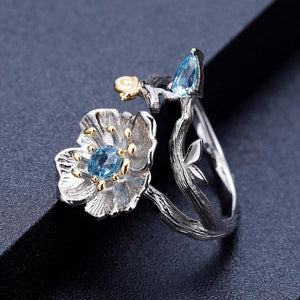 Anillo de flor con caracol de Topacio Azul Suizo - Cherine Jewelry