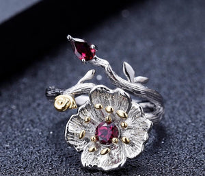 Anillo de flor con caracol de Granate Rodolita - Cherine Jewelry