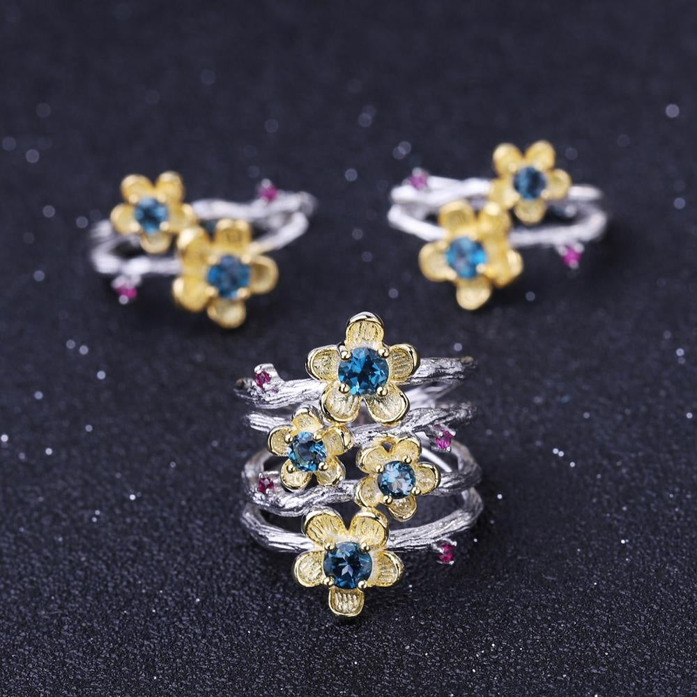 Anillo de flores con Topacio Azul London y Rubí - Cherine Jewelry